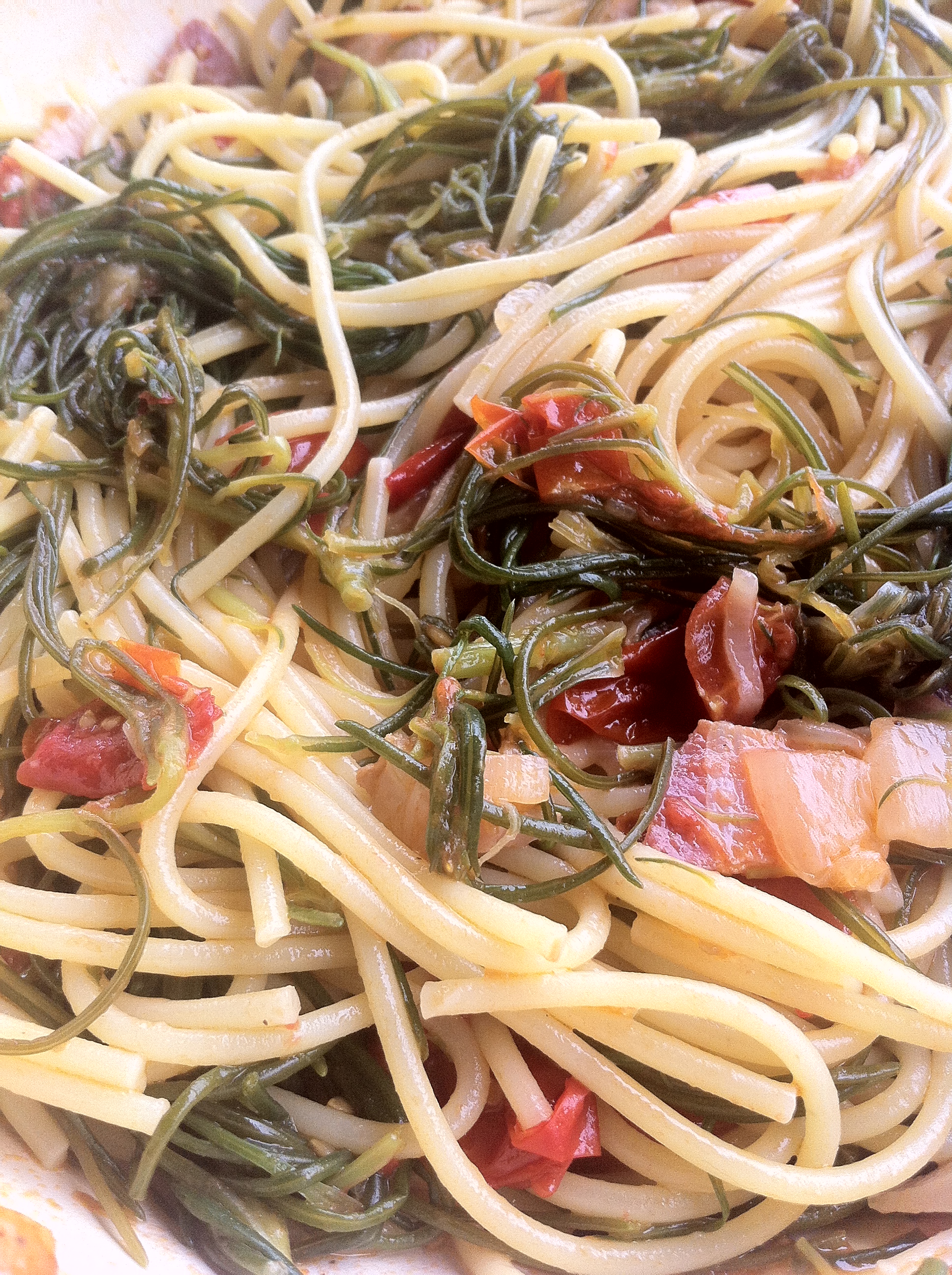 Spaghetti con agretti e pomodorini | I sapori dei ricordi